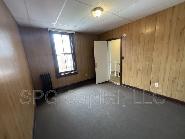 Building Photo - 123 W Jackson St