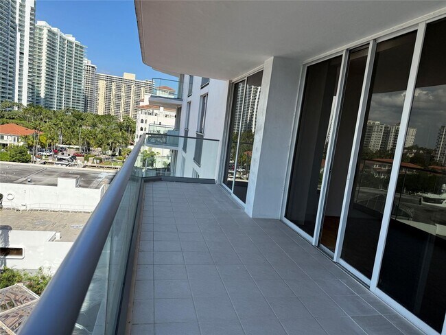 Building Photo - 19707 Turnberry Way