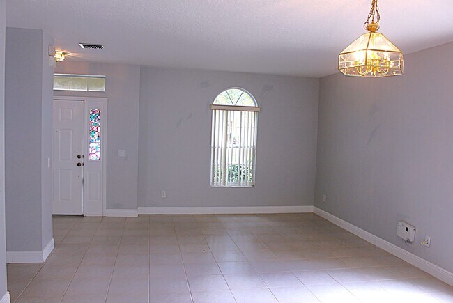 Building Photo - Spacious home in the Woodland Lake Subdivi...
