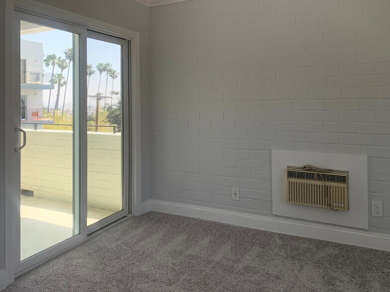 Building Photo - 7560 Hollywood Blvd