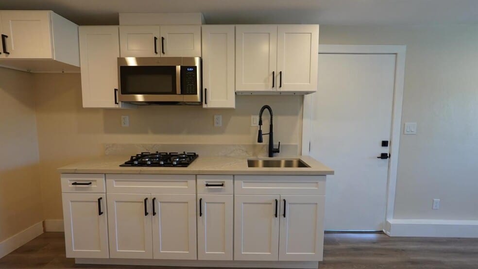 Building Photo - 5650 San Vincente Way