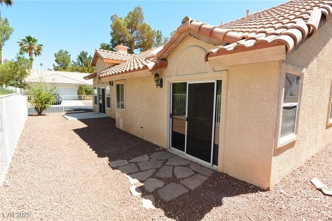 Building Photo - 4913 Forest Oaks Dr