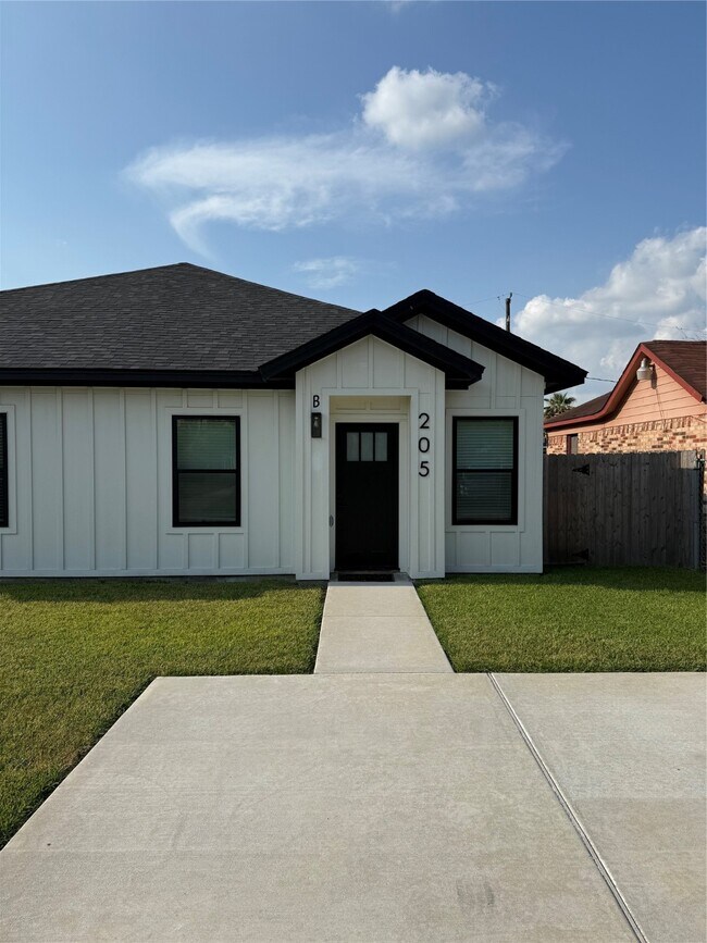 Primary Photo - 205 Bolden St