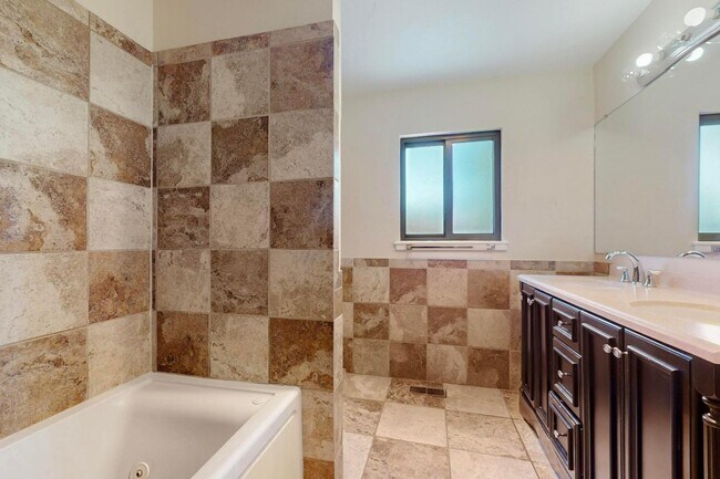 Building Photo - 4112 Cherrydale Ct NW