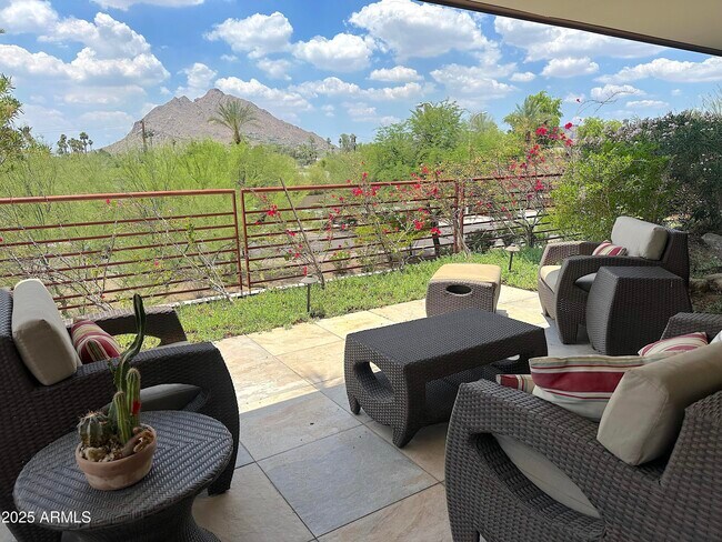 Building Photo - 7117 E Rancho Vista Dr
