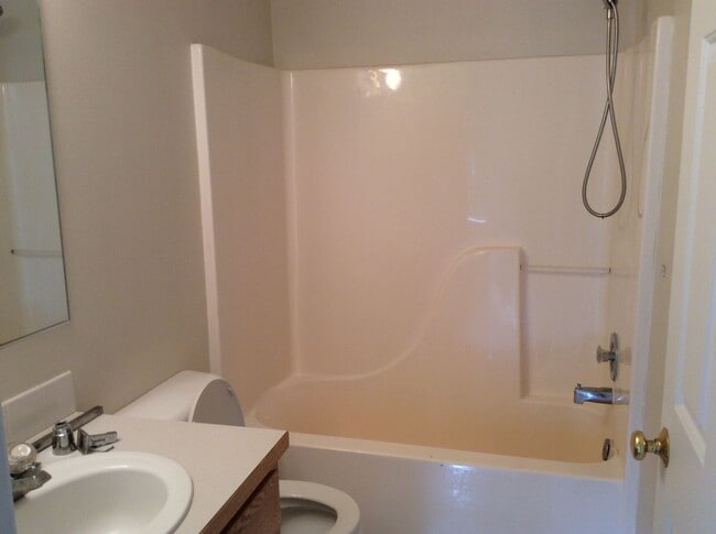 Building Photo - 2430 NW Granite Ct