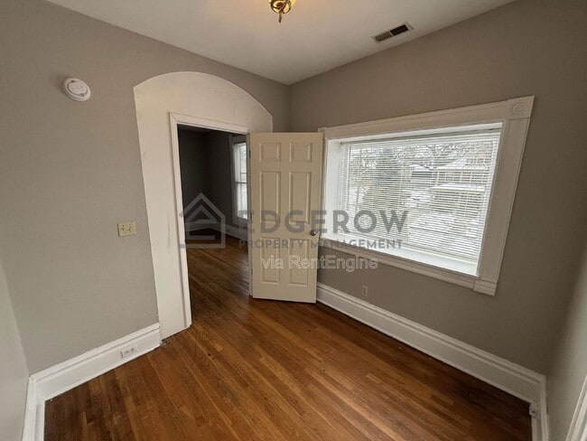 Building Photo - 725 Prospect Ave SE