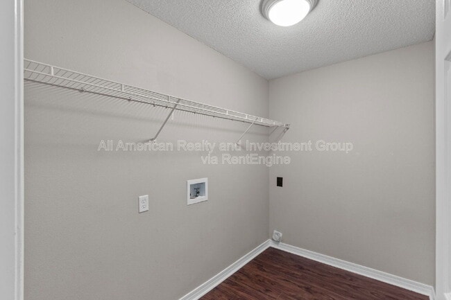 Building Photo - 917 Lajolla Ln