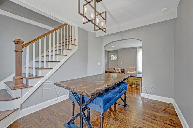 Building Photo - 1804 Hailey Ave