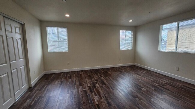 Building Photo - 23(1456,1458)