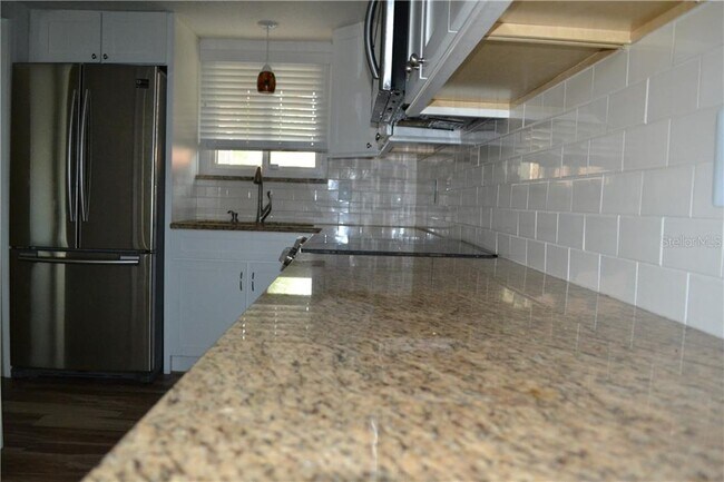 Building Photo - 603 Grenadine Ct