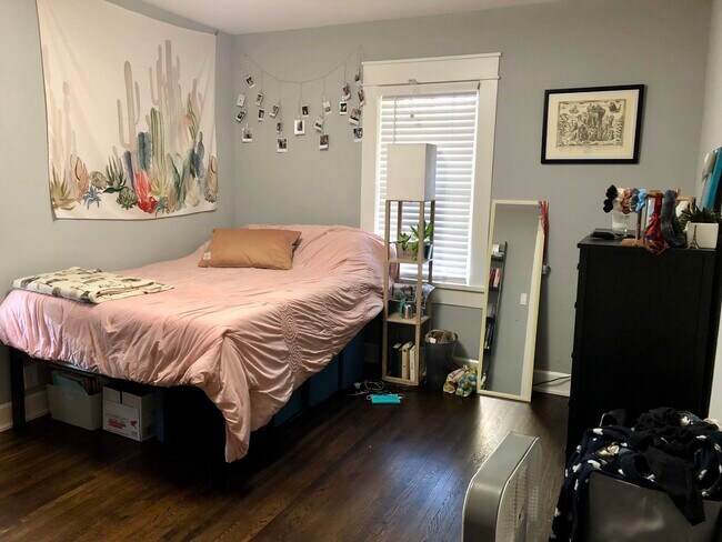 Room #2 - 803 E 1st St