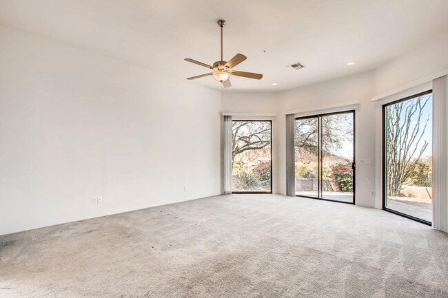 Building Photo - 11015 E Desert Vista Dr