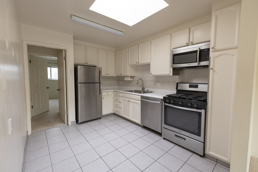 Building Photo - 533 8th Ave