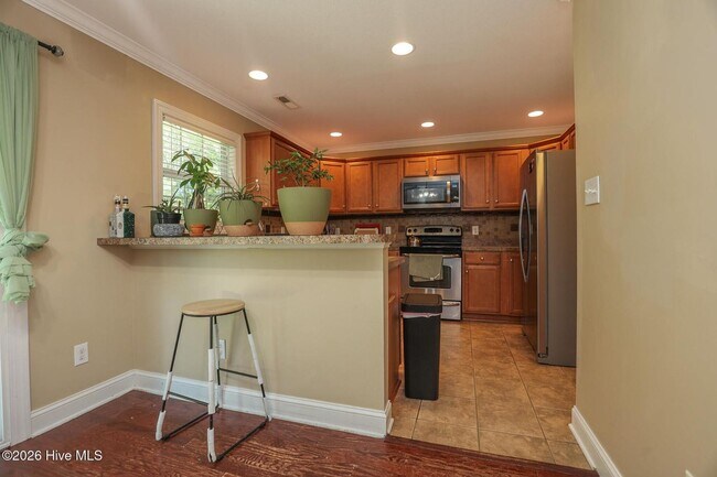 Building Photo - 204 Willoughby Ln