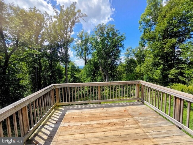 Building Photo - 210 Gayles Ln