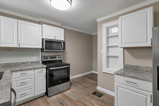 Building Photo - 618-620 Lilley Ave