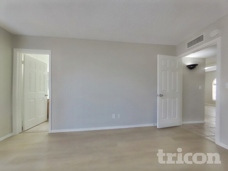 Building Photo - 7310 E Dewan Cir