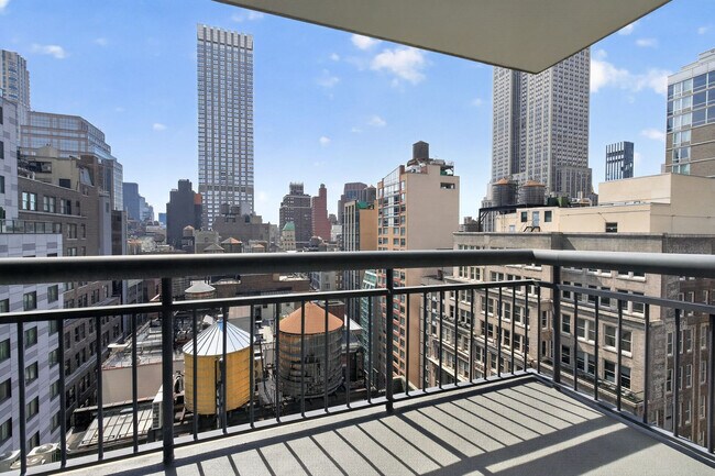 Building Photo - 68 W 37th St