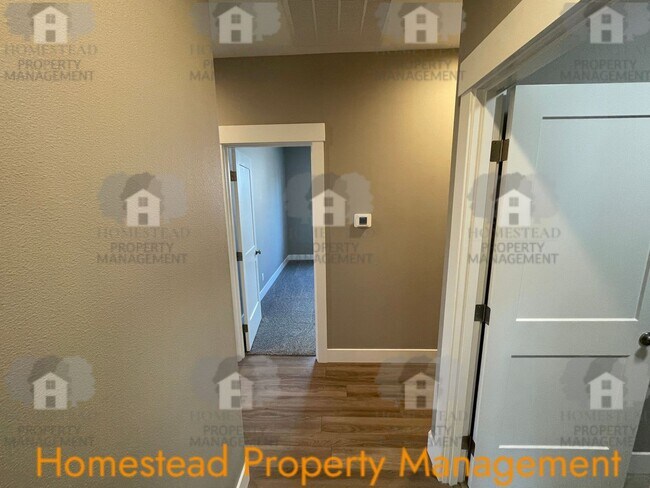 Building Photo - A HOME FOR THOSE WITH DISCERNING TASTE!
