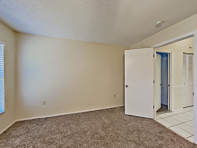 Building Photo - 5025 79th Ave Dr E