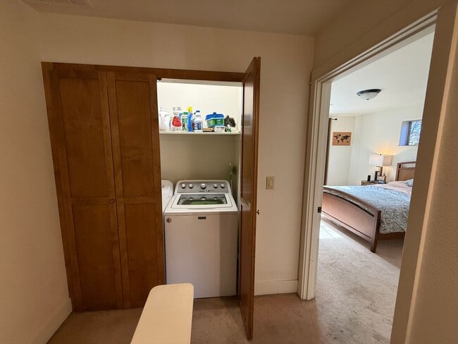 Building Photo - Beautiful 2 Bed/2.5 Bath Townhome on Bend's Westside - Shevlin Park Road