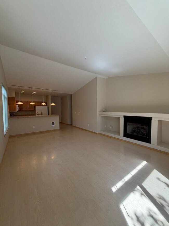 Building Photo - Spacious Mukilteo Nantucket Home Backing to a Peaceful Greenbelt