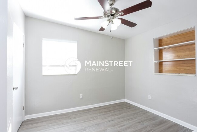 Building Photo - 9564 Crestview St
