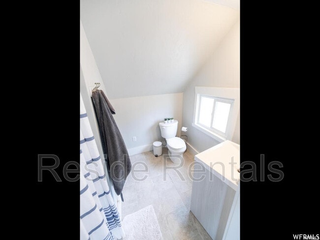 Building Photo - 84 E 300 N