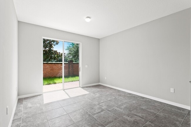 Building Photo - 4/2.5 Beautiful Energy Efficient Townhome in St. Cloud