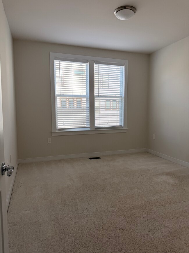 Building Photo - 13362 Arrowbrook Centre Dr