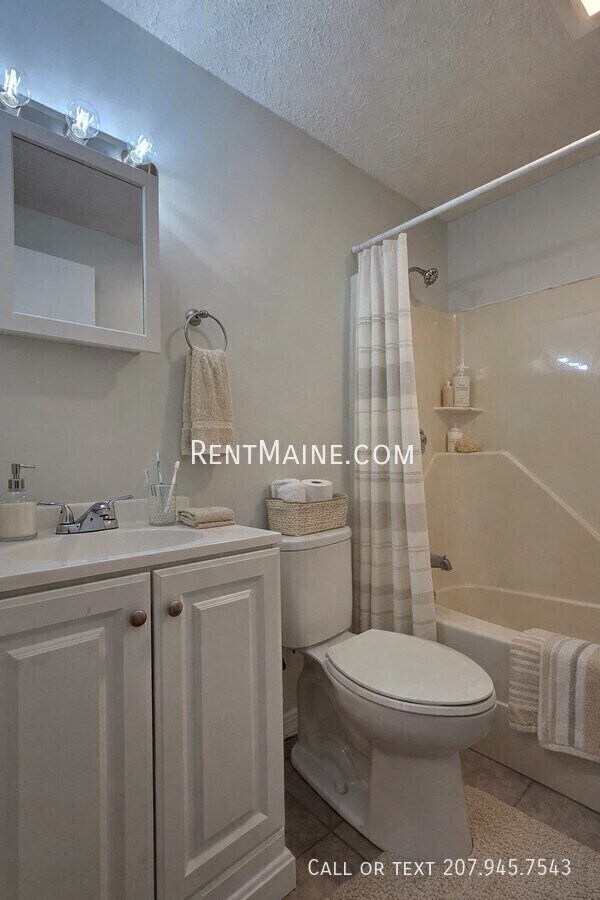 Building Photo - 20 Tall Pines Dr