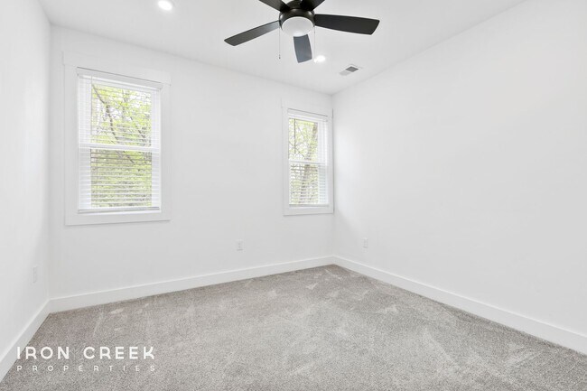 Building Photo - Stunning Three-Bedroom Home in Candler