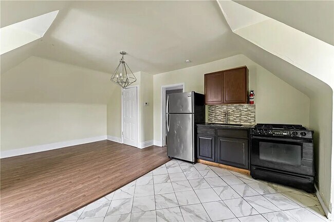 Building Photo - 317 Kearsarge St