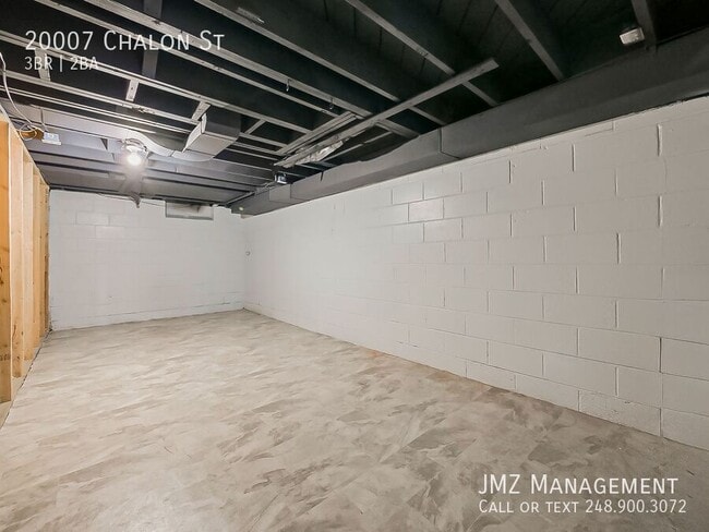 Building Photo - 20007 Chalon St