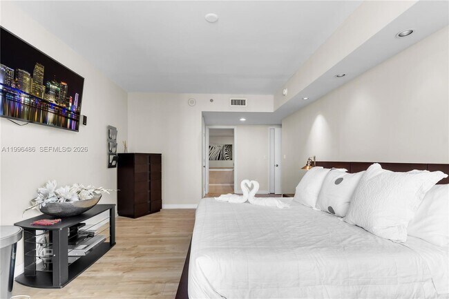 Building Photo - 1830 S Ocean Dr