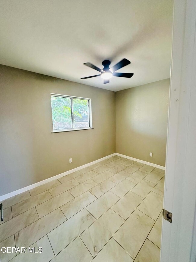 Building Photo - 11733 Lorri Dr