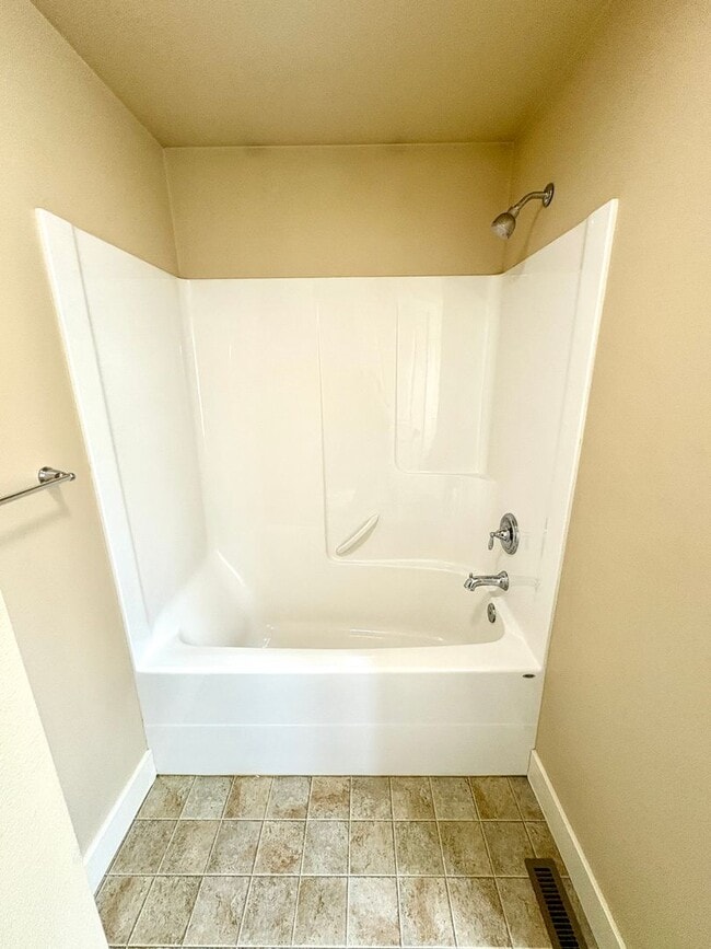 Building Photo - Beautiful West End Townhome – Spacious & M...