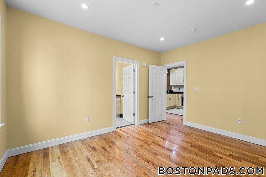 Building Photo - 29 Fessenden St
