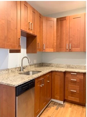 Building Photo - 51 Joy St