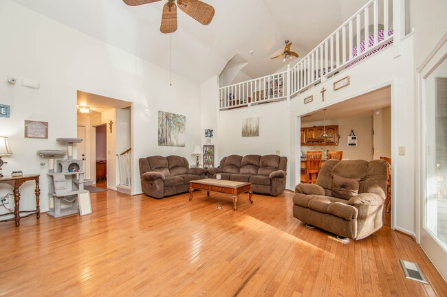 Building Photo - 28900 Deercroft Dr