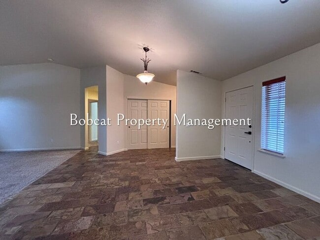 Building Photo - 1054 Camellia Ct