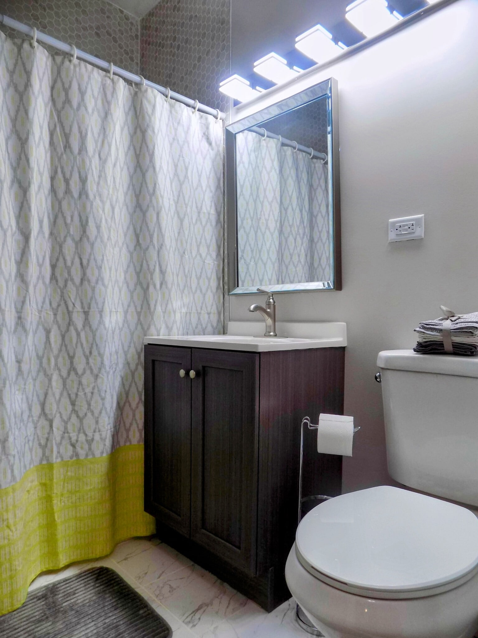 Building Photo - 434 N Pine Ave