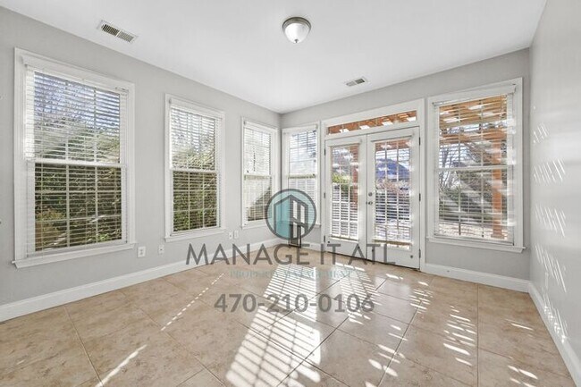 Building Photo - Fabulous 5-bedroom house with modern ameni...