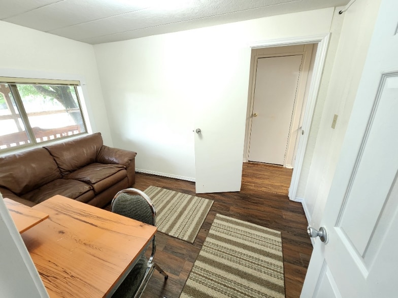 Building Photo - 143 River Ranch Rd