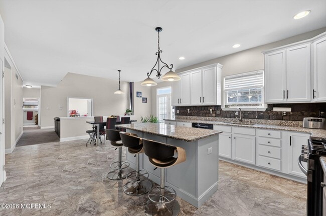 Building Photo - 153 Sandra Way