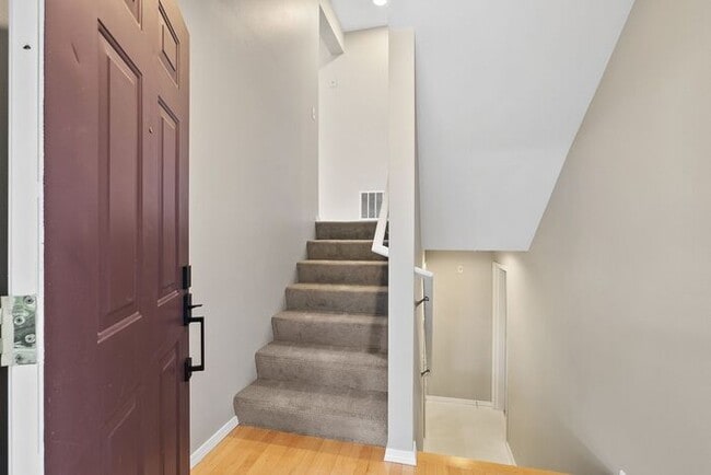 Building Photo - AIR CONDITIONED Townhome in Beautiful Summ...