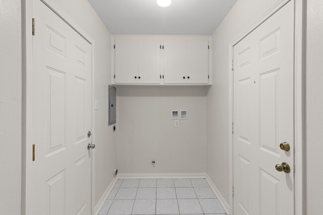 Building Photo - 10126 Metronome Dr