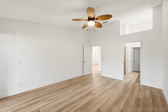 Building Photo - 7618 Pinewalk Dr S