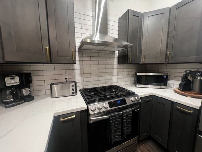 Building Photo - 2bd, 2ba Reno Bungalow in the Riverwalk Di...